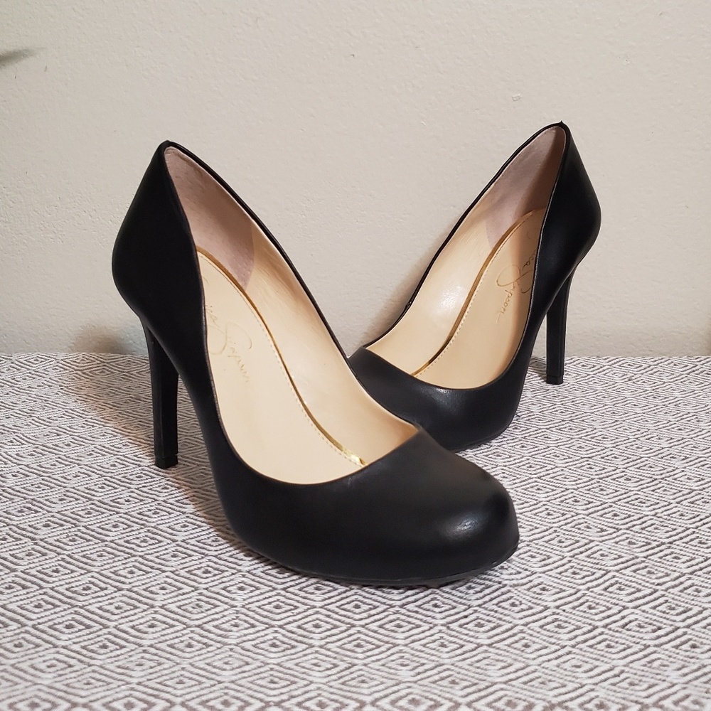 Jessica Simpson Calie round toe heels
